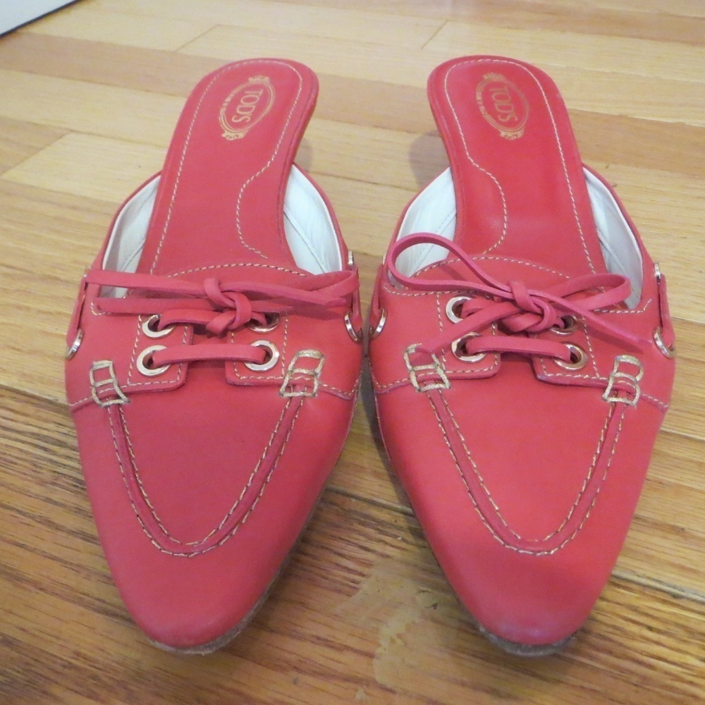 TOD'S Leather Top-stitched Kitten Heel Mules